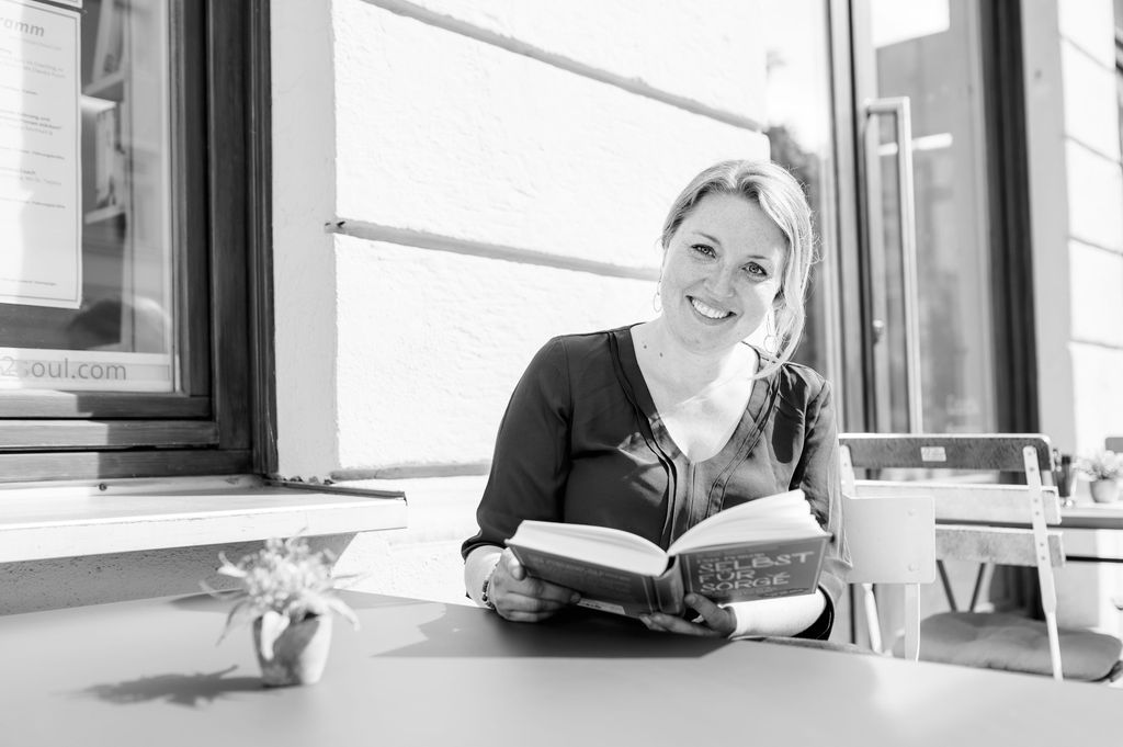 Tatjana Reichart liest ihr Buch zum Thema Selbstfürsorge